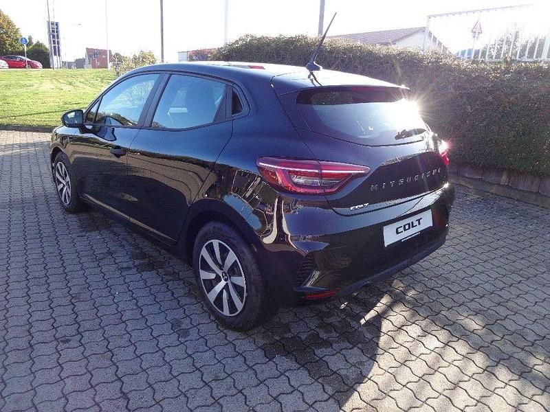 Gebraucht Mitsubishi Colt Basis 67 PS (49 kW) 2024 Onyxschwarz Limousine