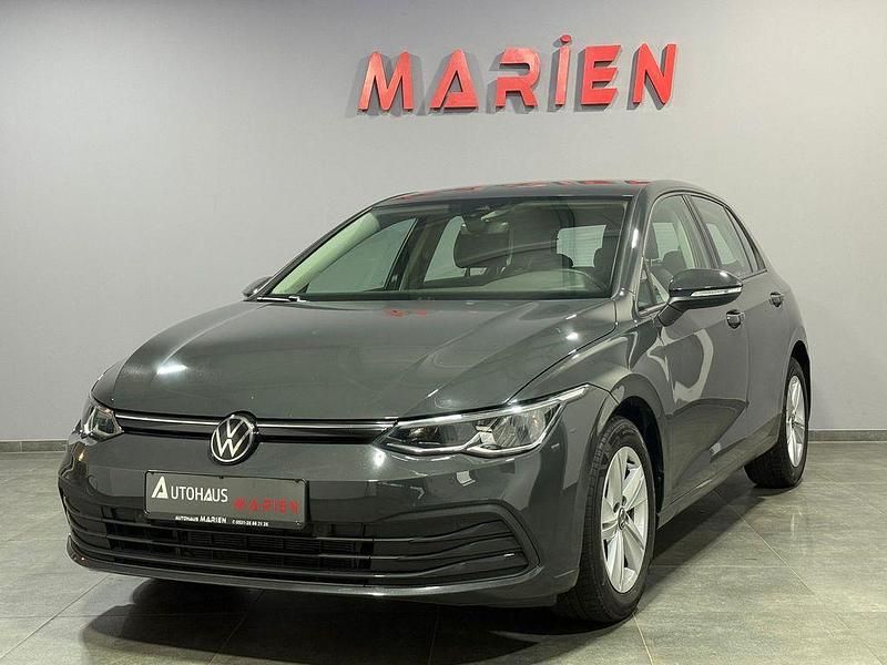 Grau Gebraucht 2022 VW Golf VIII Limousine | 18.449 € (Superpreis) - Bild 1/4