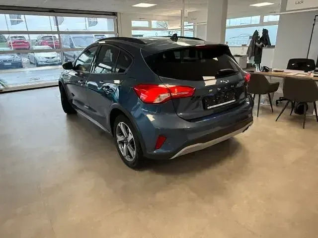Usata Ford Focus Active 155 CV (114 kW) 2021 Blu Berlina