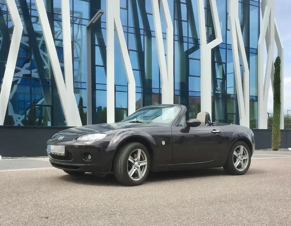 Second-hand Mazda MX5 129 CP (94 kW) 2007 Maro Cabrio