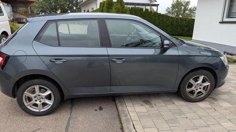 Grau Gebraucht 2018 Skoda Fabia Cool Plus Kleinwagen | 8.000 € (Guter Preis) - Bild 1/4