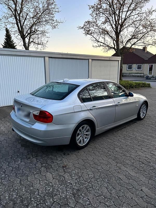 Gebraucht BMW 320 170 PS (125 kW) 2007 Silber Limousine