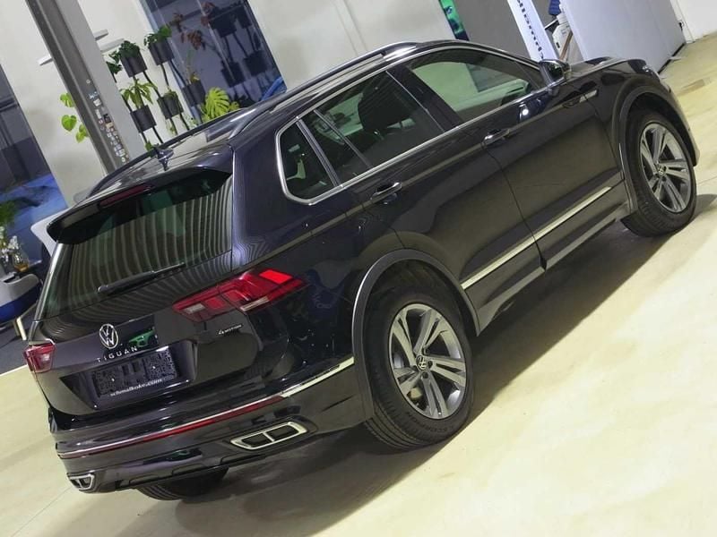Gebraucht VW Tiguan R-line 200 PS (147 kW) 2022 Deep black pearlescent (metallic) SUV