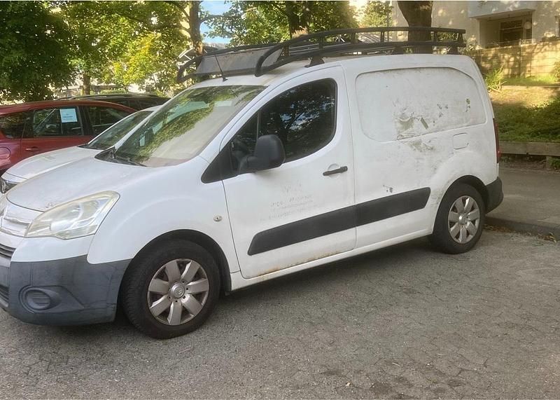 Weiß Gebraucht 2011 Citroën Berlingo Van / Kleinbus | 4.200 € (Fairer Preis) - Bild 1/4