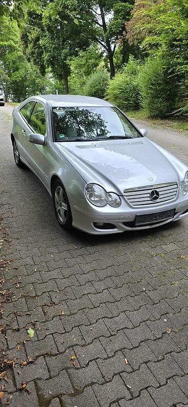 Silber Gebraucht 2007 Mercedes C180 Sport Edition Kleinwagen | 4.999 € (Fairer Preis) - Bild 1/4