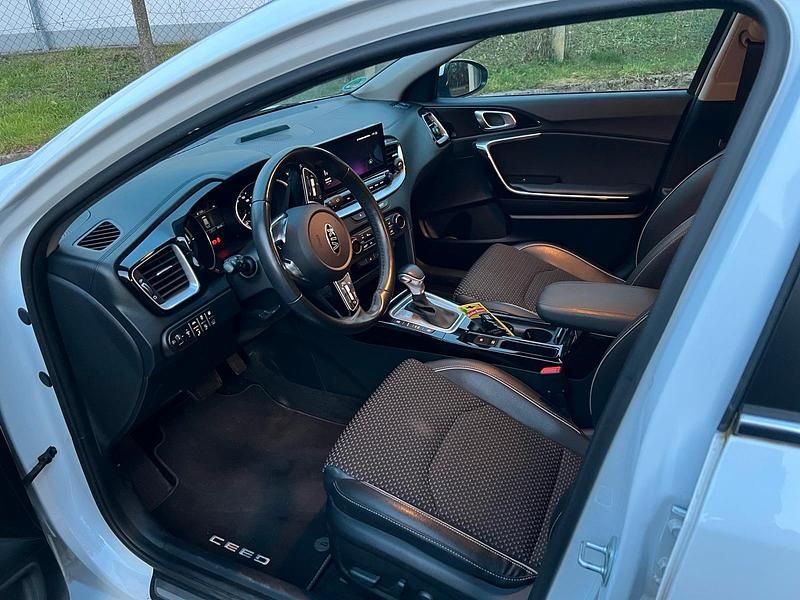 Gebraucht Kia Ceed Sportswagon Spirit 140 PS (102 kW) 2020 Weiß Kombi