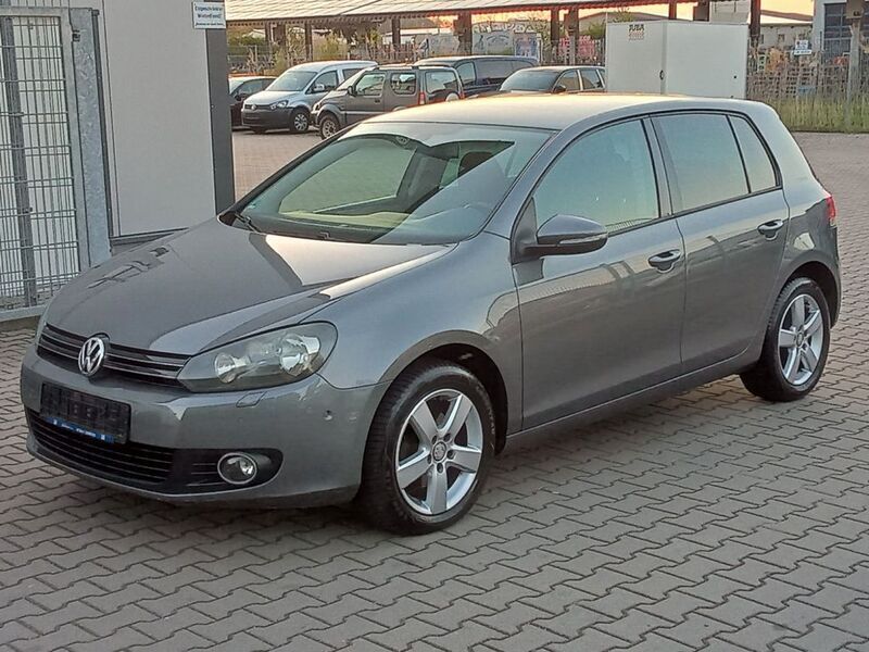 Grau Gebraucht 2011 VW Golf VI Comfortline Limousine | 3.990 € (Superpreis) - Bild 1/4