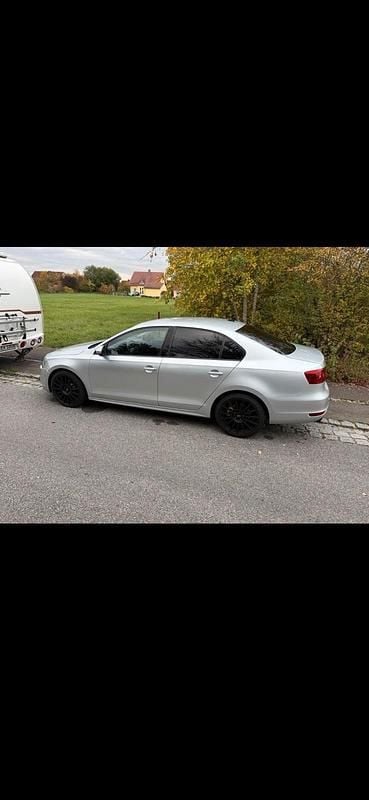 Gebraucht VW Jetta 105 PS (77 kW) 2012 Silber Limousine