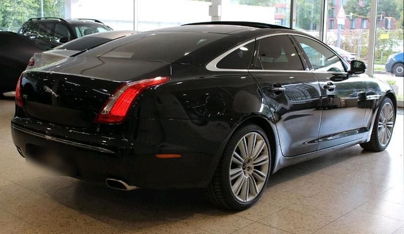 Second-hand Jaguar XJ 275 CP (202 kW) 2012 Negru Berlinǎ