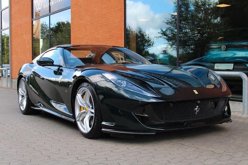 Grün Gebraucht 2023 Ferrari 812 Cabrio | 477.190 € (Fairer Preis) - Bild 1/4