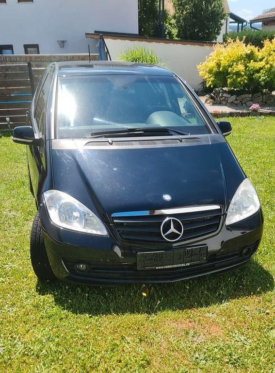 Schwarz Gebraucht 2011 Mercedes A180 Kleinwagen | 4.300 € (Fairer Preis) - Bild 1/4