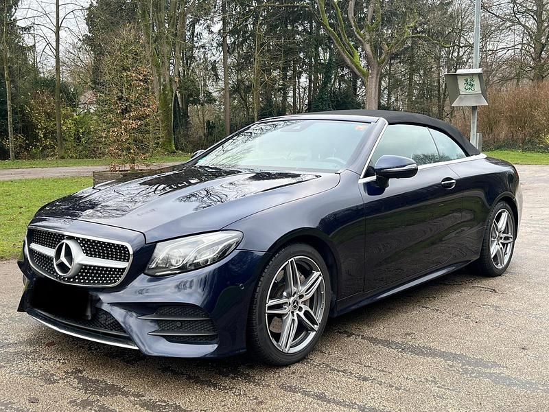 Blau Gebraucht 2019 Mercedes E220 AMG line Cabrio | 29.999 € (Superpreis) - Bild 1/4