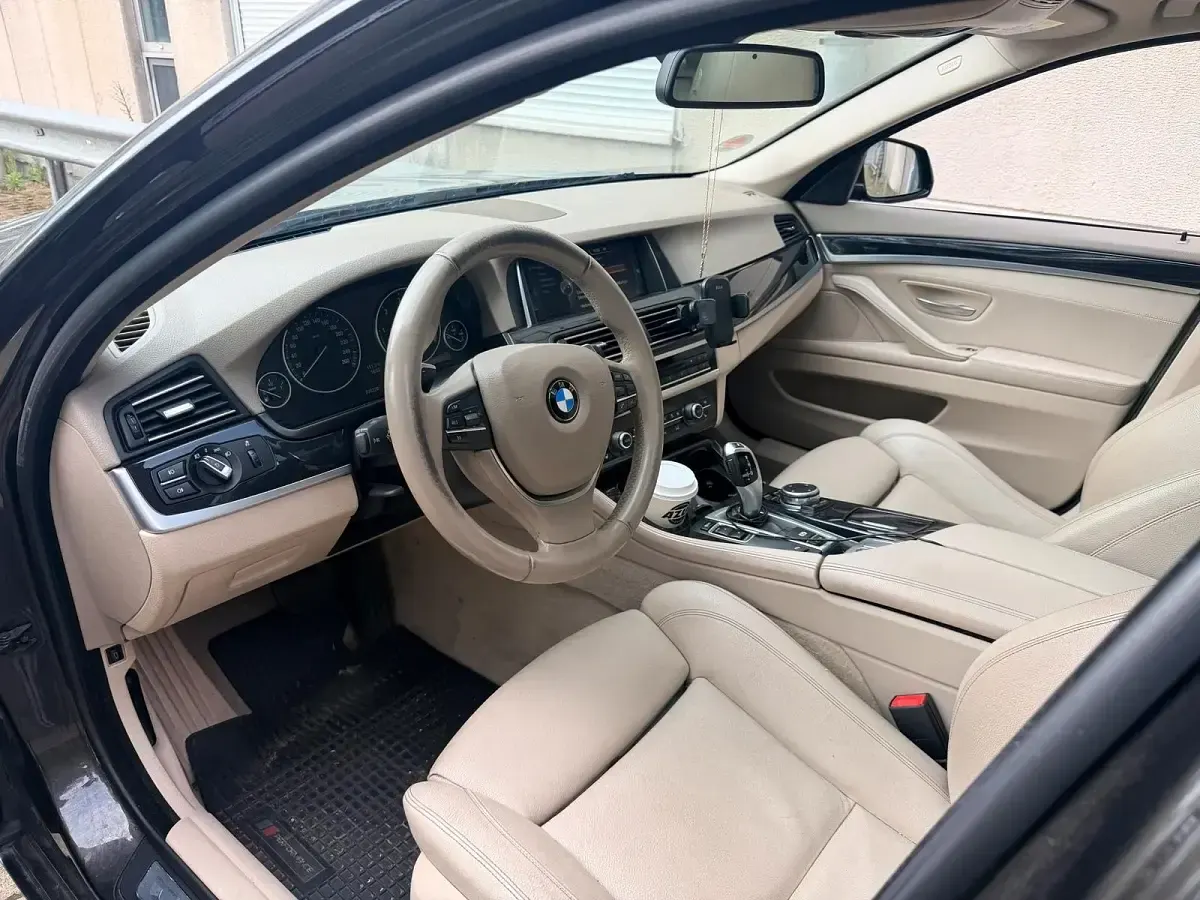 Gebraucht BMW 520 190 PS (139 kW) 2014 Grau Limousine