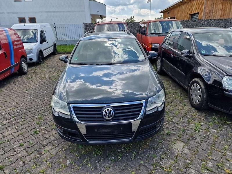 Derby green perleffekt Gebraucht 2005 VW Passat Trendline Kombi | 990 € (Superpreis) - Bild 1/4