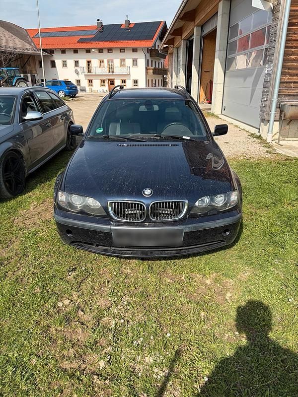 Second-hand BMW 320 150 CP (110 kW) 2005 Albastru Break