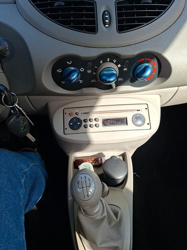 Second-hand Renault Twingo Expression 76 CP (55 kW) 2008 Negru Hatchback