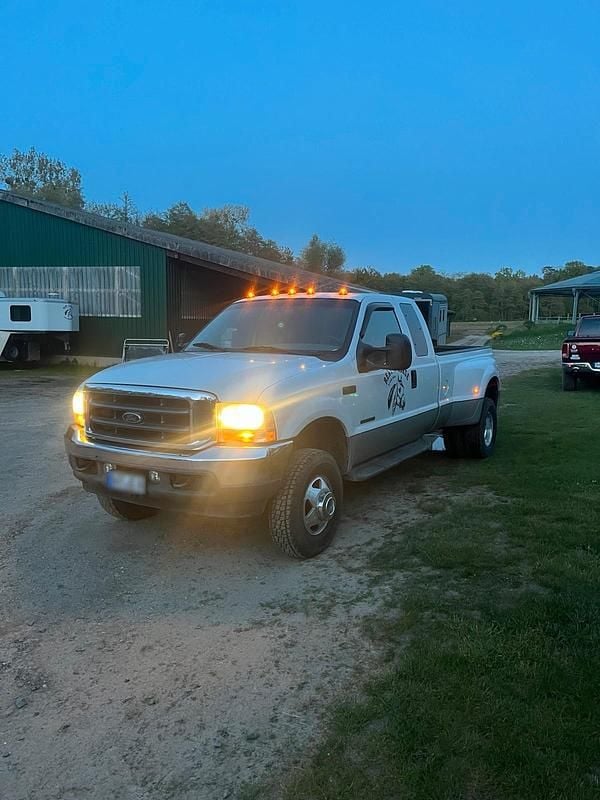 Second-hand Ford V8 250 CP (183 kW) 2002 Alb SUV