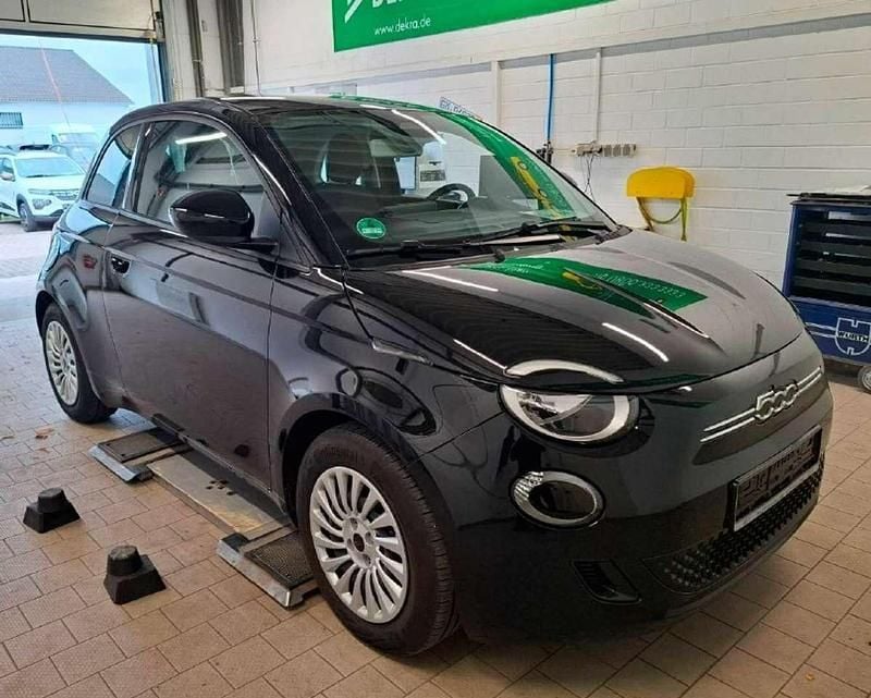 Schwarz Gebraucht 2023 Fiat 500e Kleinwagen | 21.899 € (Guter Preis) - Bild 1/3