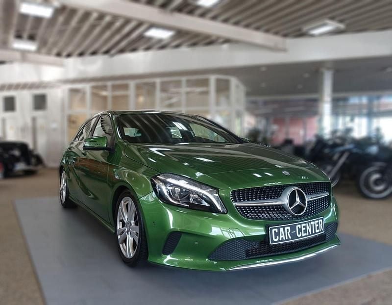 Grün Gebraucht 2020 Mercedes A180 Limousine | 13.250 € (Superpreis) - Bild 1/3