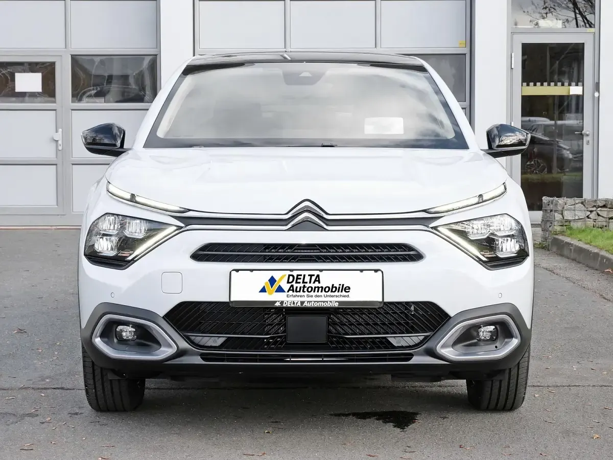 Gebraucht Citroën e-C4 114 kW (156 PS) 2024 Okenit weiß Limousine