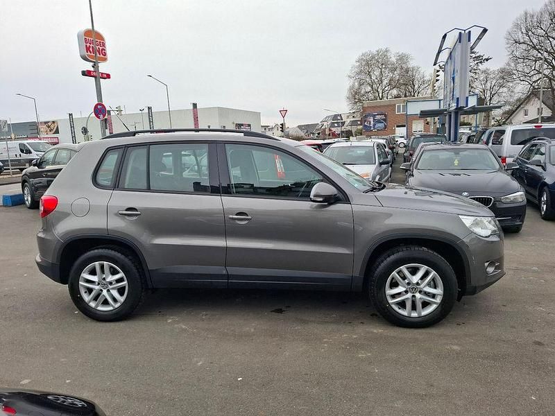 Gebraucht VW Tiguan Trendline 122 PS (89 kW) 2011 Grau SUV