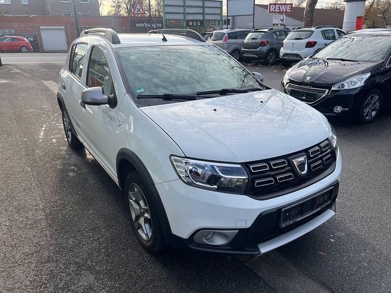Weiß Gebraucht 2019 Dacia Sandero Prestige Limousine | 9.999 € (Fairer Preis) - Bild 1/4