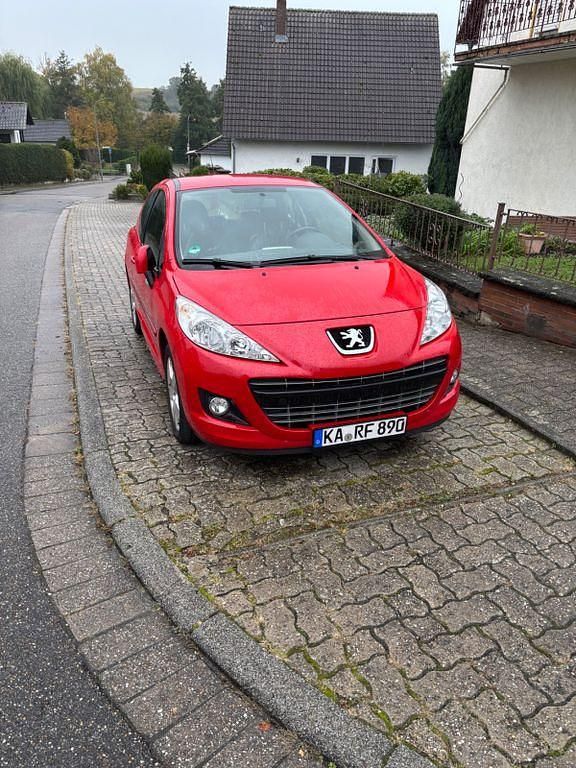 Rot Gebraucht 2011 Peugeot 207 Premium Limousine | 2.150 € (Fairer Preis) - Bild 1/4
