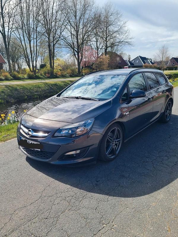 Gebraucht Opel Astra 136 PS (100 kW) 2015 Grau Kombi