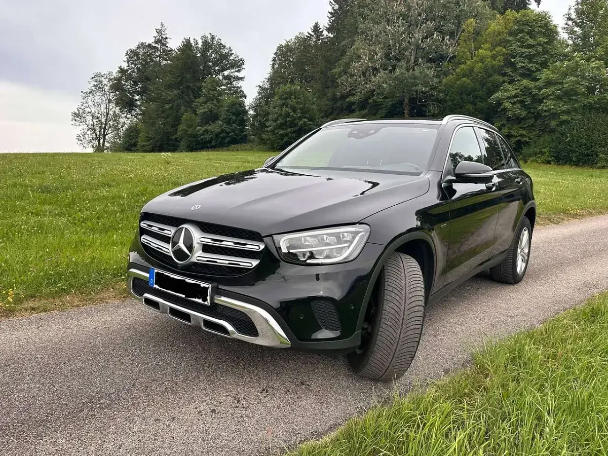 Gebraucht Mercedes GLC300e 320 PS (235 kW) 2021 Schwarz SUV