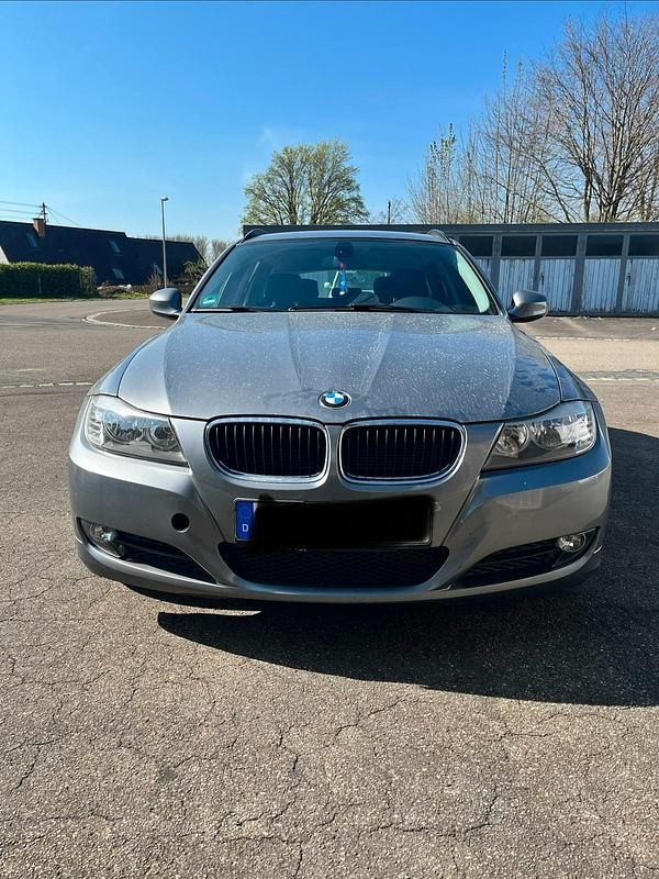 Second-hand BMW 318 143 CP (105 kW) 2010 Gri Break