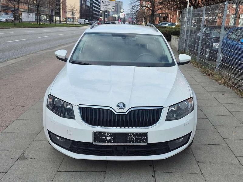 Gebraucht Skoda Octavia Elegance 150 PS (110 kW) 2014 Candyweiss Kleinwagen