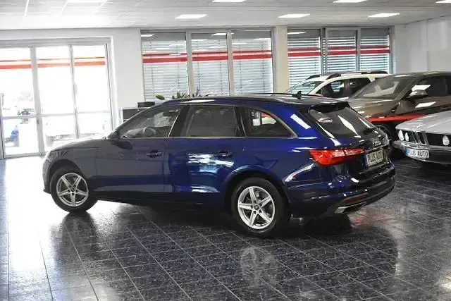 Gebraucht Audi A4 Basis 136 PS (100 kW) 2023 Blau Kombi