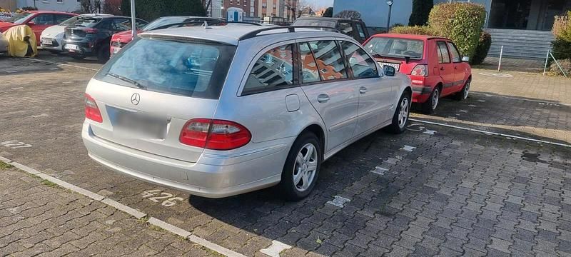 Silber Gebraucht 2007 Mercedes E280 Avantgarde Limousine | 3.600 € (Superpreis) - Bild 1/4