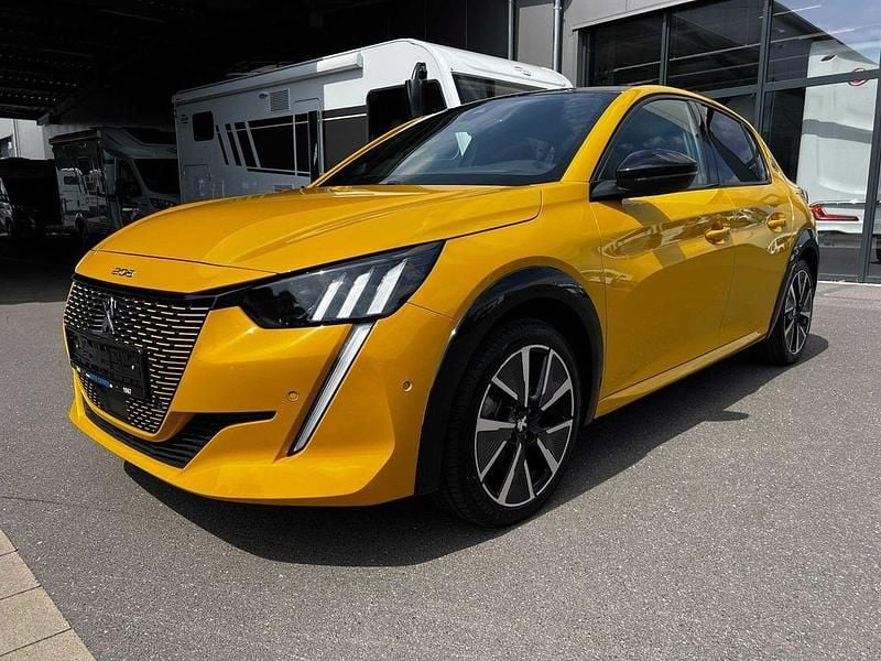 Gelb Gebraucht 2021 Peugeot e-208 GT Kleinwagen | 16.490 € (Fairer Preis) - Bild 1/4