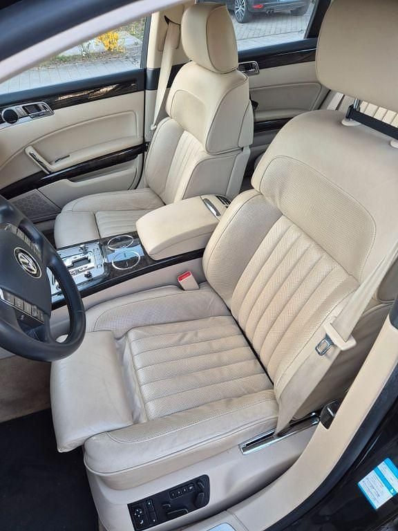 Gebraucht VW Phaeton 239 PS (175 kW) 2011 Grau Limousine