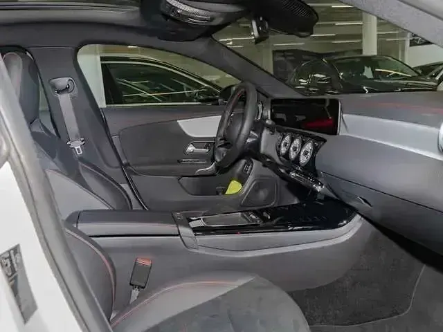 Gebraucht Mercedes CLA250 AMG 2024 Weiss Coupé