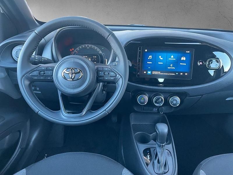 Neu Toyota Aygo X Play 72 PS (52 kW) 2025 Weiß (schnee weiß) SUV