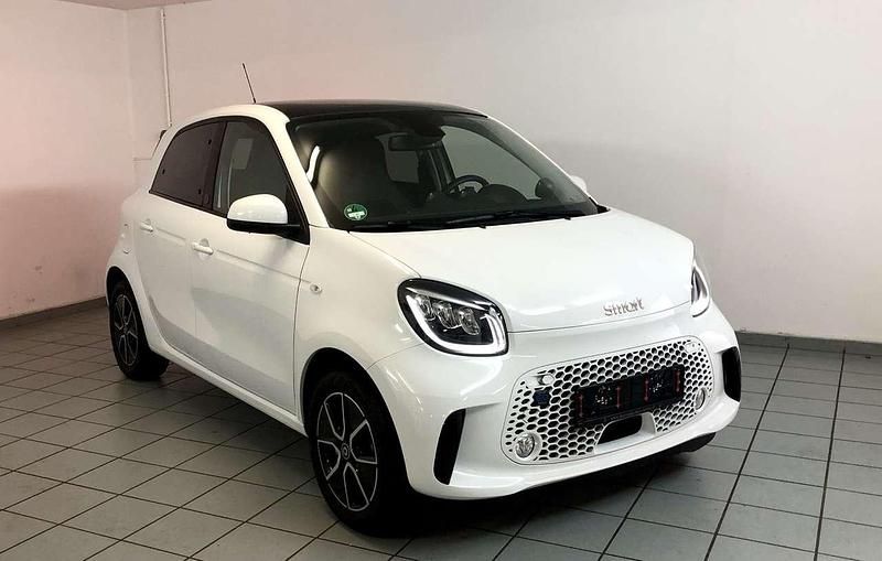 Weiss Gebraucht 2021 Smart ForFour Electric Drive Exclusive Kleinwagen | 11.600 € (Fairer Preis) - Bild 1/4