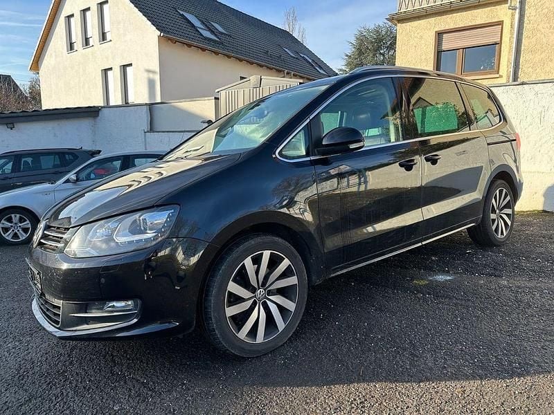 Schwarz Gebraucht 2017 VW Sharan Highline Van / Kleinbus | 17.500 € (Guter Preis) - Bild 1/4
