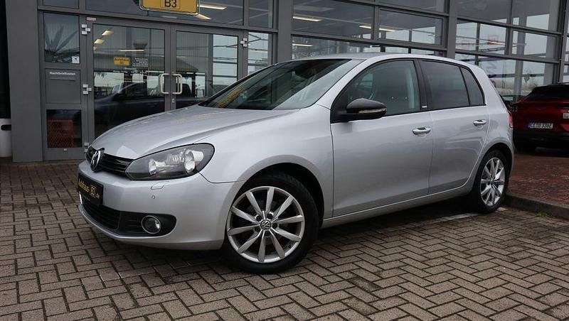 Silber Gebraucht 2011 VW Golf VI Style Kleinwagen | 8.448 € (Etwas zu teuer) - Bild 1/4