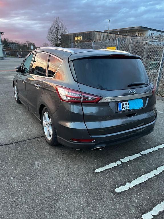 Gebraucht Ford S-MAX Titanium 179 PS (131 kW) 2015 Grau Van / Kleinbus