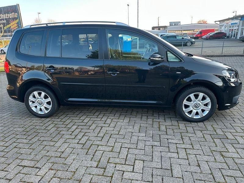 Gebraucht VW Touran Cup 105 PS (77 kW) 2015 Schwarz Van / Kleinbus