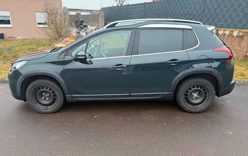 Gebraucht Peugeot 2008 102 PS (75 kW) 2019 Blau SUV