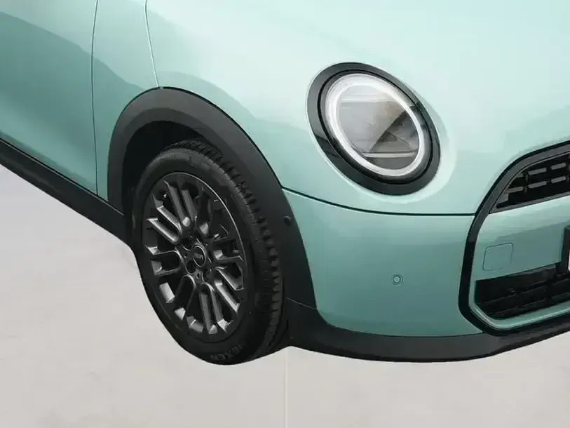 Usado Mini Cooper Classic 156 HP (114 kW) 2024 Verde Citadino