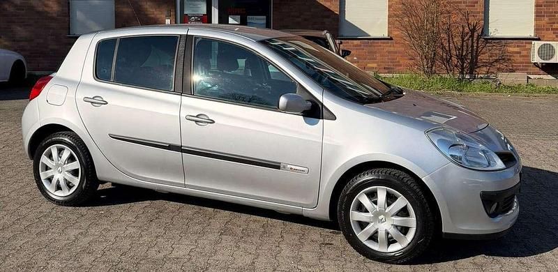 Gebraucht Renault Clio II Rip Curl 75 PS (55 kW) 2007 Silber Limousine