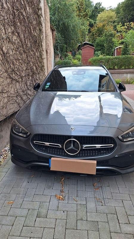 Grau Gebraucht 2022 Mercedes C220 Kombi | 41.800 € (Teuer) - Bild 1/4