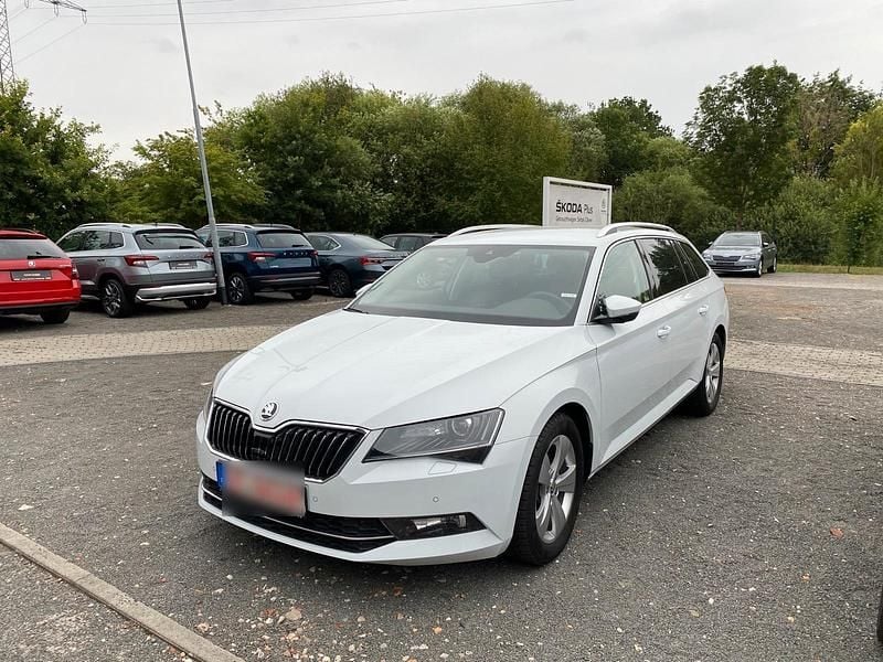 Gebraucht Skoda Superb 150 PS (110 kW) 2019 Weiß Kombi