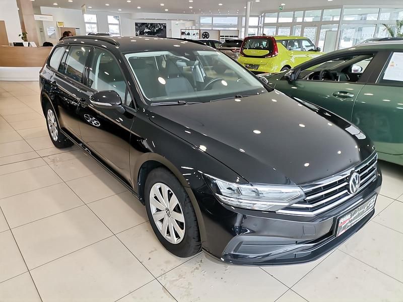 Gebraucht VW Passat Conceptline 150 PS (110 kW) 2022 Deep black perleffekt Kombi