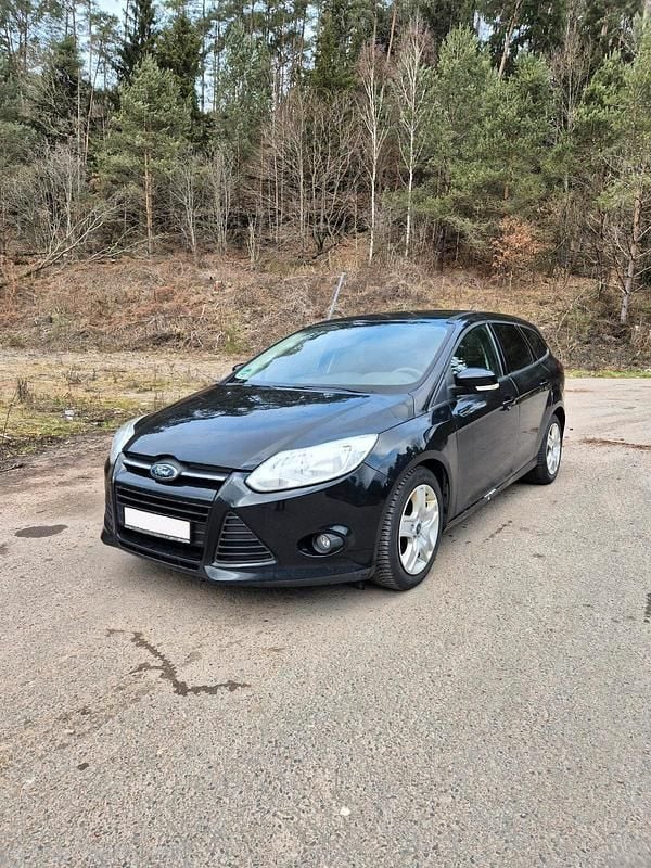Schwarz Gebraucht 2011 Ford Focus Kombi | 1.200 € (Superpreis) - Bild 1/4