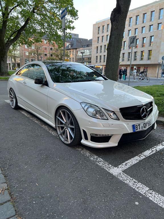 Weiß Gebraucht 2010 Mercedes E500 Coupé | 24.500 € (Fairer Preis) - Bild 1/4